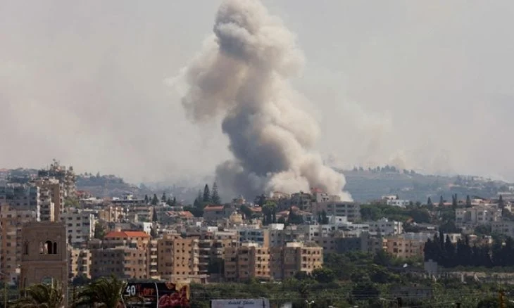 مصادر لبنانية: أكثر من 300 غارة شنها العدو الإسرائيلي على قرى ومنازل المواطنين في بلدات الجنوب والبقاع اللبناني منذ الصباح